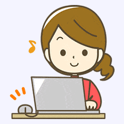 パソコンを打つ女性の画像